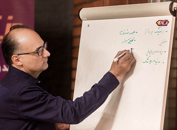 شاهین فاطمی در عصرانه شتابدهنده تک شاهین فاطمی در عصرانه شتابدهنده تک